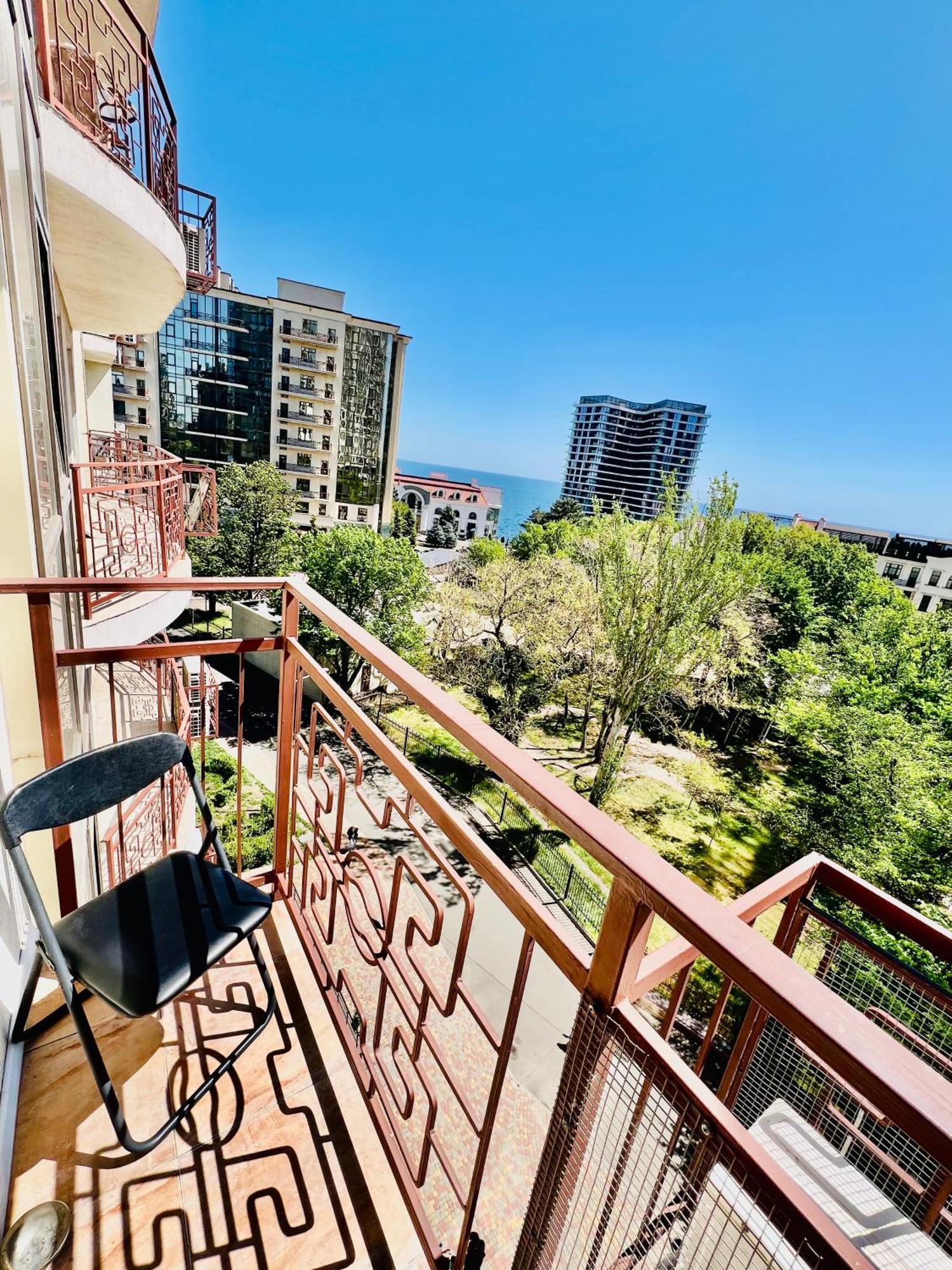 Спальня-Студия С Видом На Море И Парк Odesa Exterior foto